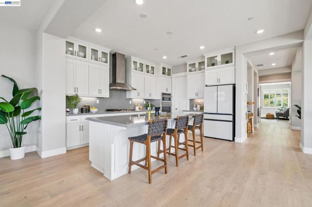 6767 SKYVIEW DRIVE, Oakland, CA 94605