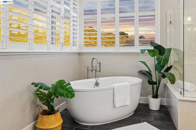 6767 SKYVIEW DRIVE, Oakland, CA 94605