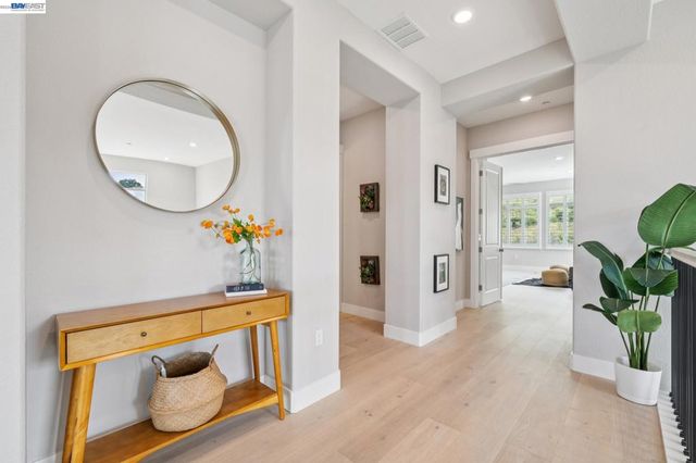 6767 SKYVIEW DRIVE, Oakland, CA 94605