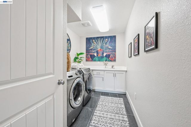 6767 SKYVIEW DRIVE, Oakland, CA 94605