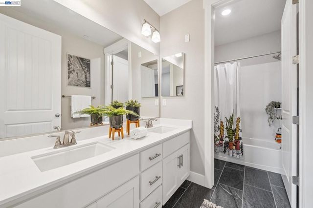 6767 SKYVIEW DRIVE, Oakland, CA 94605