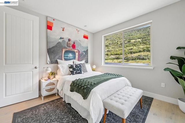 6767 SKYVIEW DRIVE, Oakland, CA 94605