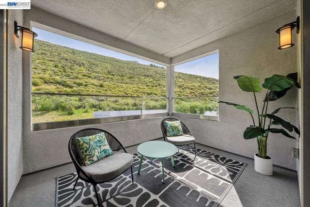 6767 SKYVIEW DRIVE, Oakland, CA 94605