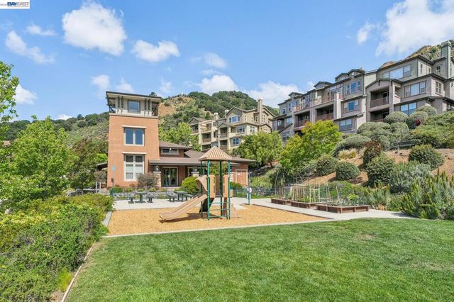 6767 SKYVIEW DRIVE, Oakland, CA 94605