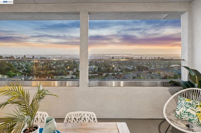 6767 SKYVIEW DRIVE, Oakland, CA 94605