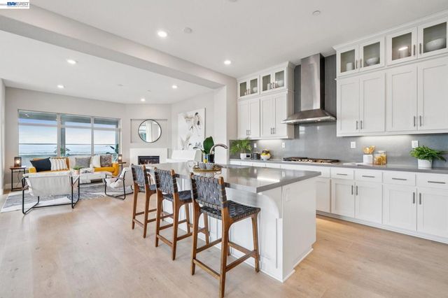 6767 SKYVIEW DRIVE, Oakland, CA 94605
