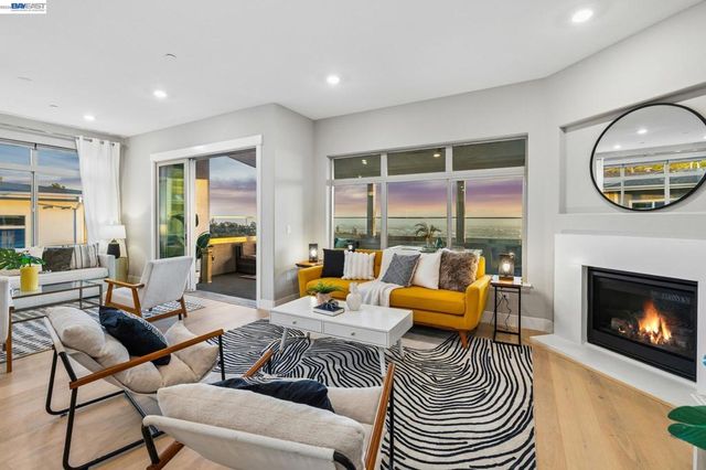 6767 SKYVIEW DRIVE, Oakland, CA 94605