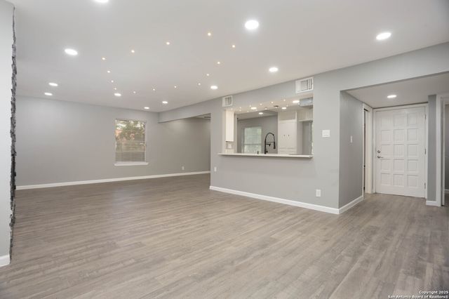 10406 Greenbay, San Antonio, TX 78230