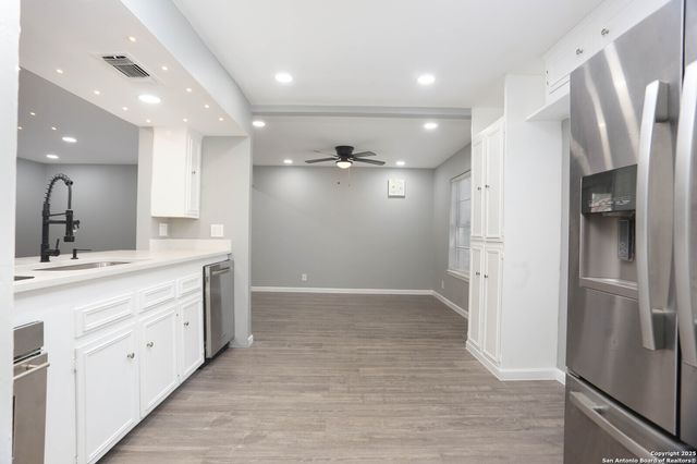 10406 Greenbay, San Antonio, TX 78230