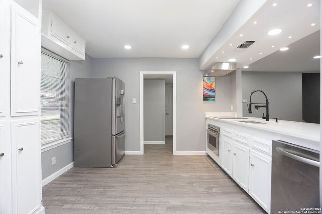 10406 Greenbay, San Antonio, TX 78230