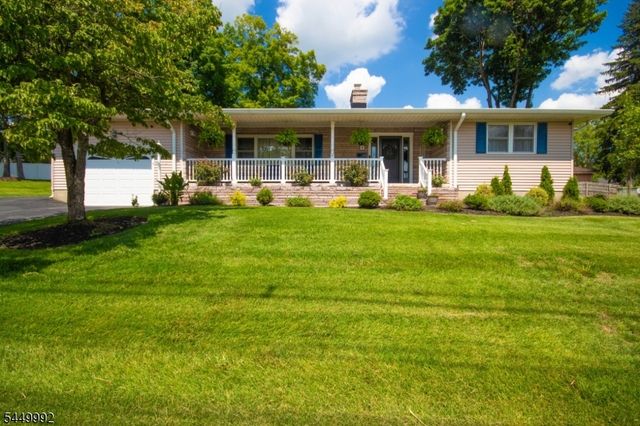 4 Birch Dr, Newton Town, NJ 07860