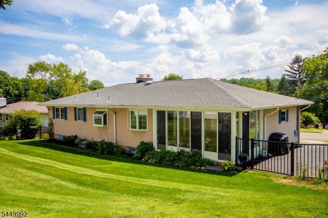 4 Birch Dr, Newton Town, NJ 07860