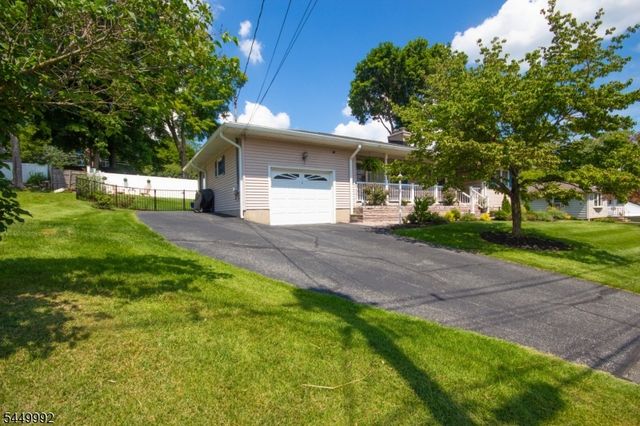 4 Birch Dr, Newton Town, NJ 07860