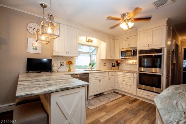 4 Birch Dr, Newton Town, NJ 07860