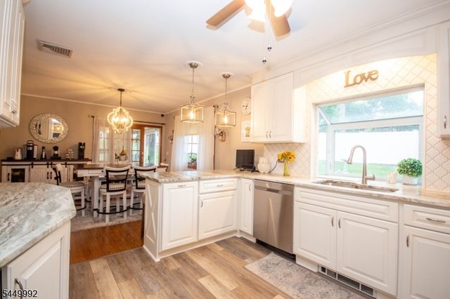 4 Birch Dr, Newton Town, NJ 07860