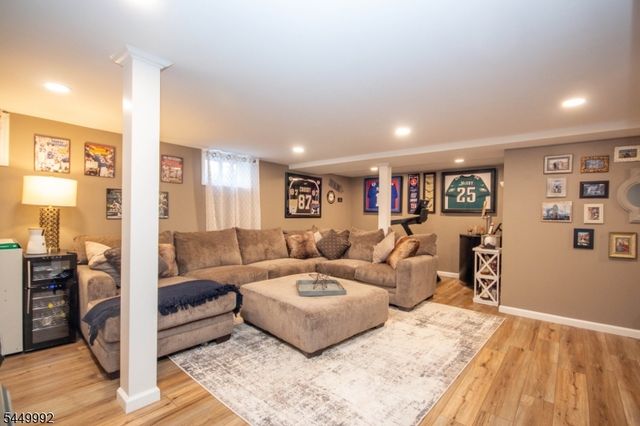 4 Birch Dr, Newton Town, NJ 07860