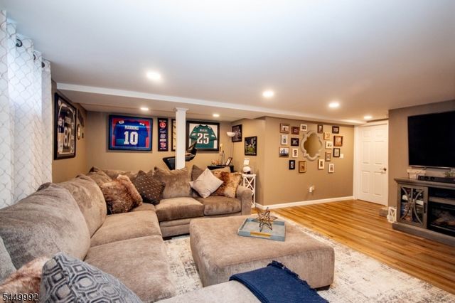 4 Birch Dr, Newton Town, NJ 07860