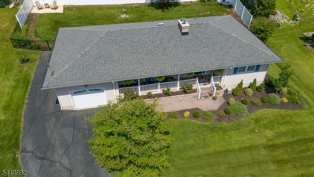 4 Birch Dr, Newton Town, NJ 07860