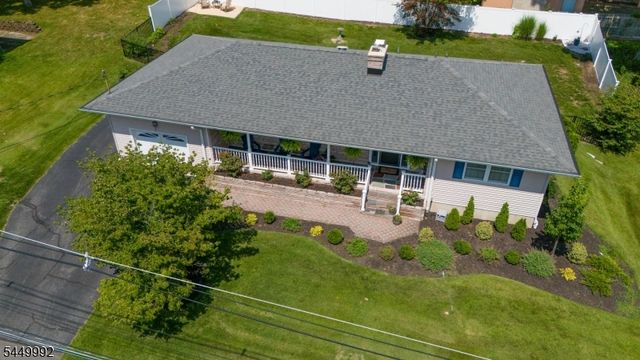 4 Birch Dr, Newton Town, NJ 07860