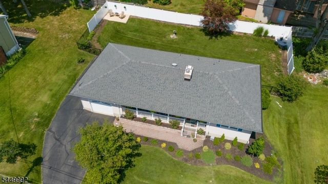 4 Birch Dr, Newton Town, NJ 07860
