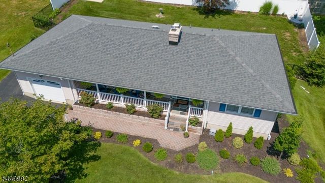 4 Birch Dr, Newton Town, NJ 07860