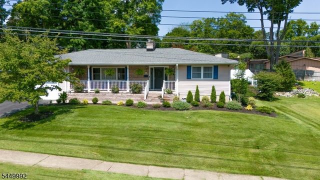 4 Birch Dr, Newton Town, NJ 07860