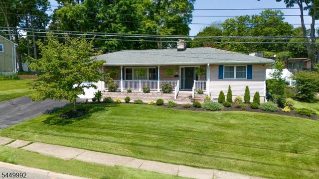 4 Birch Dr, Newton Town, NJ 07860