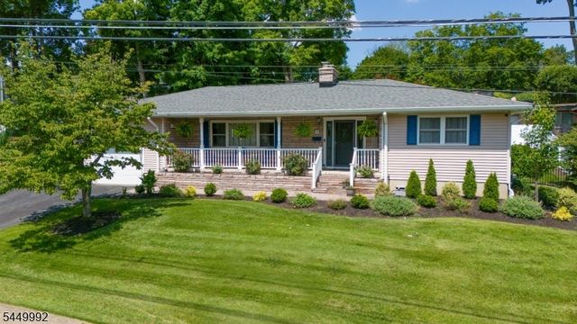 4 Birch Dr, Newton Town, NJ 07860