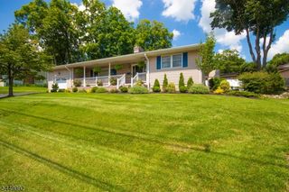 4 Birch Dr, Newton Town, NJ 07860