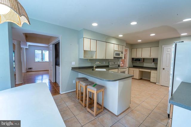 1197 WINTER HUNT RD, Mclean, VA 22102