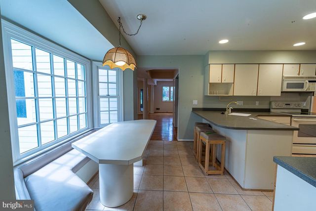 1197 WINTER HUNT RD, Mclean, VA 22102