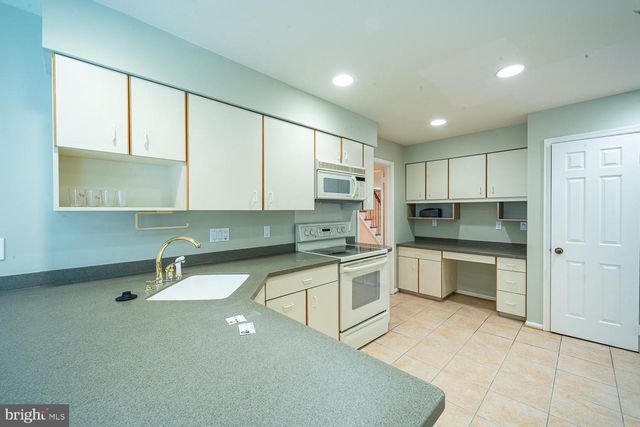 1197 WINTER HUNT RD, Mclean, VA 22102