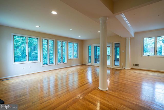 1197 WINTER HUNT RD, Mclean, VA 22102