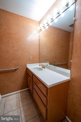 1197 WINTER HUNT RD, Mclean, VA 22102