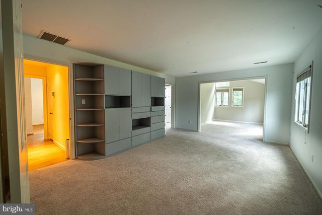 1197 WINTER HUNT RD, Mclean, VA 22102