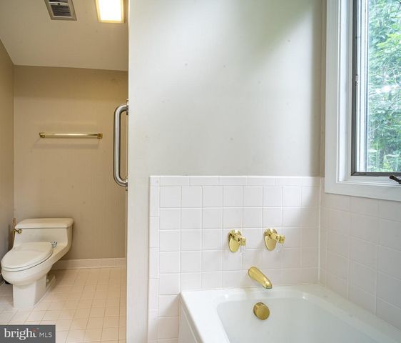 1197 WINTER HUNT RD, Mclean, VA 22102