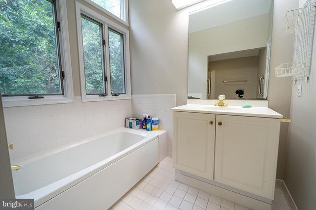 1197 WINTER HUNT RD, Mclean, VA 22102