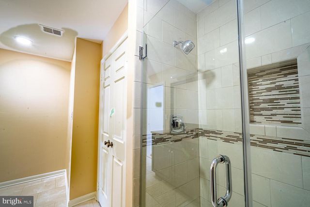 1197 WINTER HUNT RD, Mclean, VA 22102