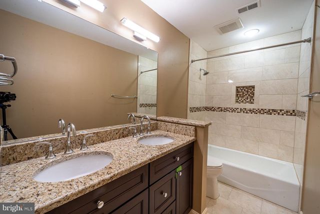 1197 WINTER HUNT RD, Mclean, VA 22102