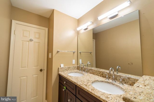 1197 WINTER HUNT RD, Mclean, VA 22102