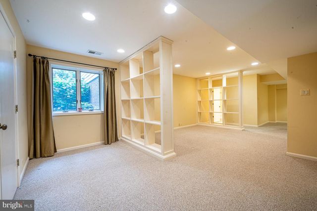 1197 WINTER HUNT RD, Mclean, VA 22102