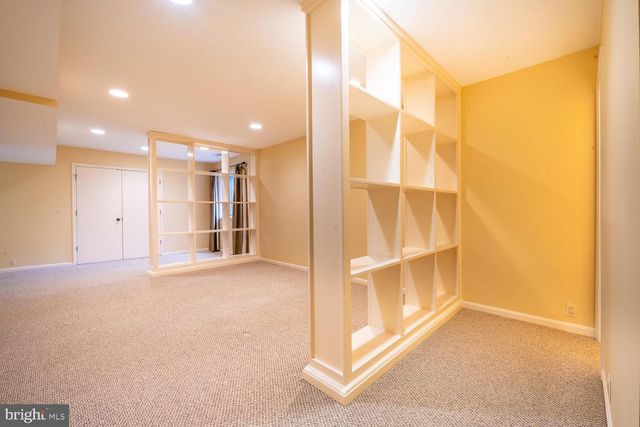 1197 WINTER HUNT RD, Mclean, VA 22102