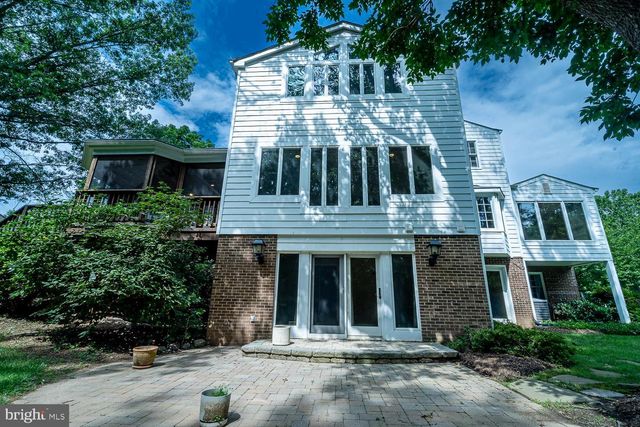 1197 WINTER HUNT RD, Mclean, VA 22102