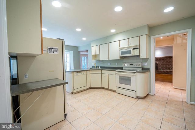 1197 WINTER HUNT RD, Mclean, VA 22102