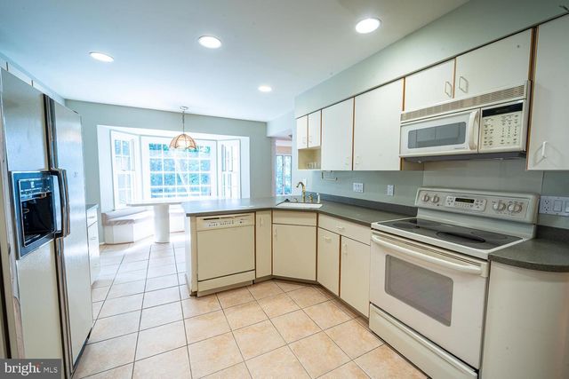 1197 WINTER HUNT RD, Mclean, VA 22102