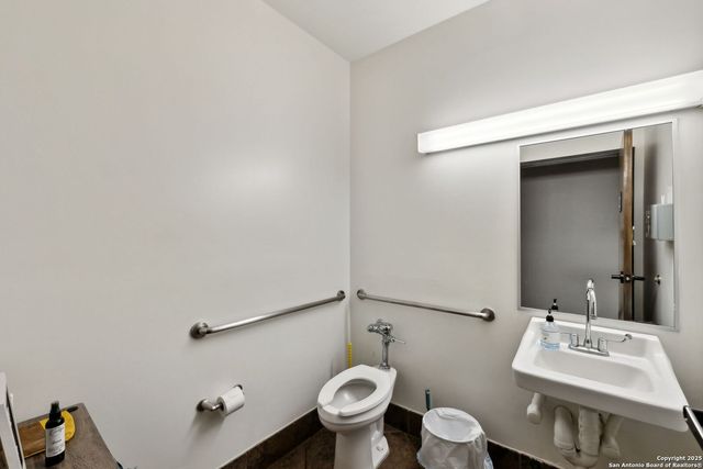 2128 Babcock Rd Bldg 1, San Antonio, TX 78229