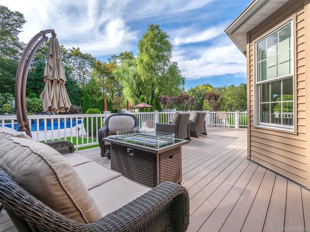 1 Coolidge Avenue, Glen Head, NY 11545