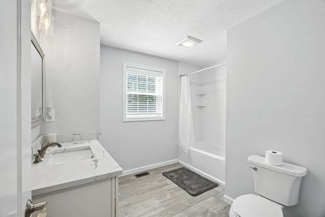 33 Phalanx St, Tyngsborough, MA 01879