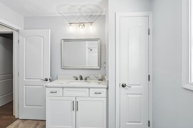 33 Phalanx St, Tyngsborough, MA 01879