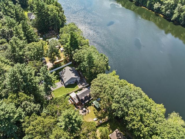 33 Phalanx St, Tyngsborough, MA 01879
